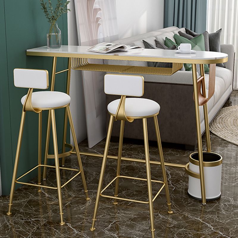 Scriva da bar del bistrot bar tradizionale in pietra di lussuoso bar con base di cavalletto