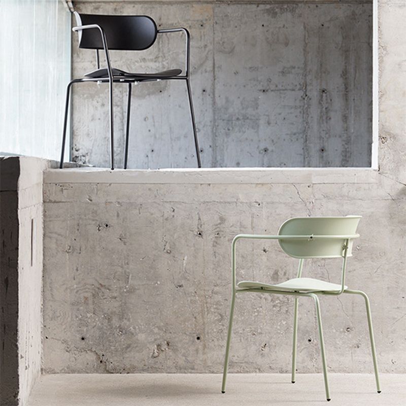 Zeitgenössischer Stil Armstuhl Plastik Plastik Offener Rückseite Essstuhl mit Metallbasis
