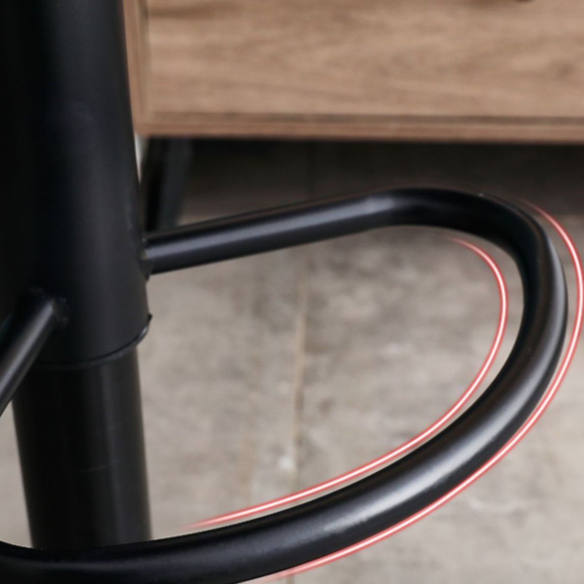 Sgabello bar senza braccio senza braccio girevole ad altezza regolabile con base in metallo nero