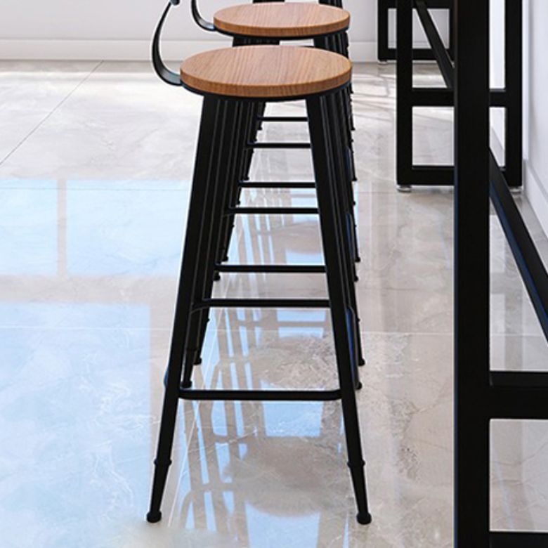 Sgabello da bar senza braccia da bar in stile industriale con gambe nere