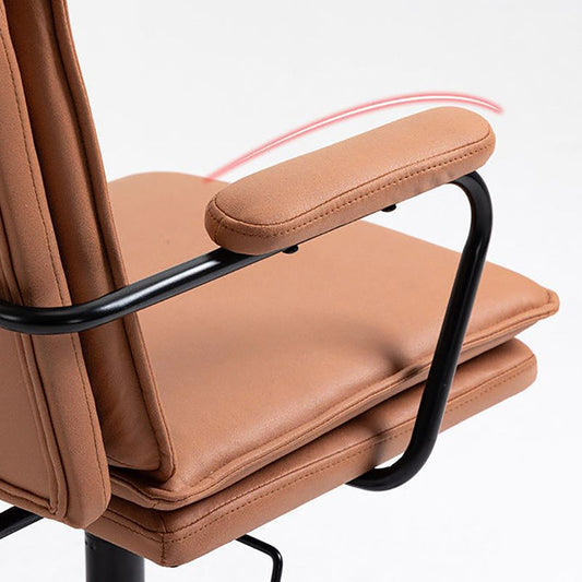 パッド入り腕を持つ黒いフレームモダンタスクチェアフェイクレザーコンピューターデスクチェア