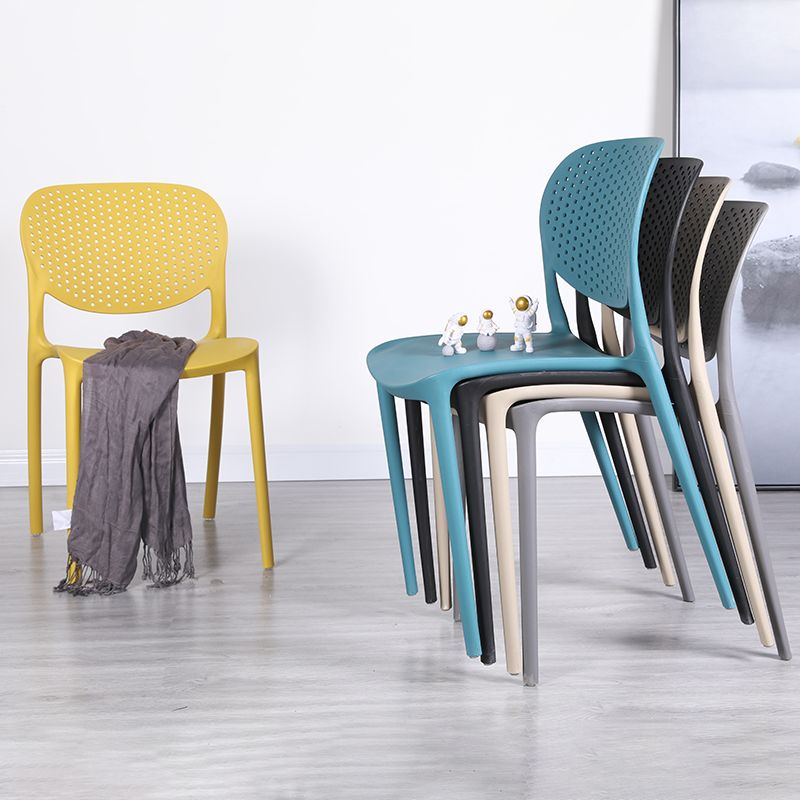 Chaise latéral d'empilement en plastique de style moderne