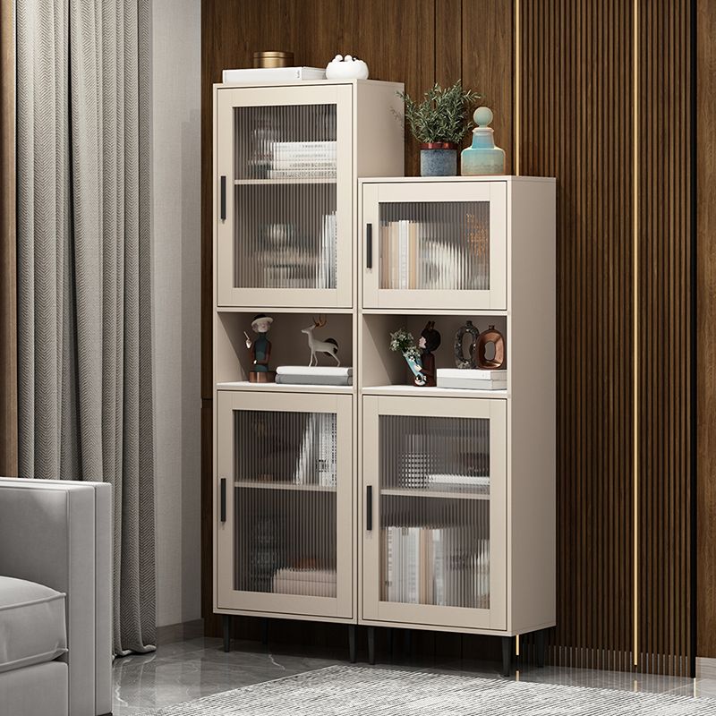 Moderne houten opbergkast met 2 opbergplank en glas in paniek