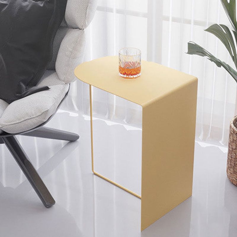 15,75 "w x 11,81" d x 19,69 "tavolo laterale di metallo h tavolo da estremità geometrica semplice