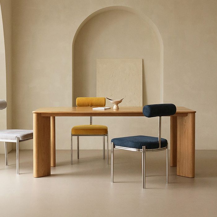 ソリッドウッドコンテンポラリーダイニングテーブル4本の足のある長方形の自然のテーブル