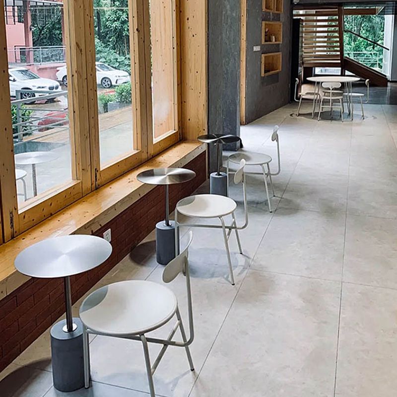 アイアンエンド表15.7 "灰色の長い世紀半ばの丸いサイドテーブル