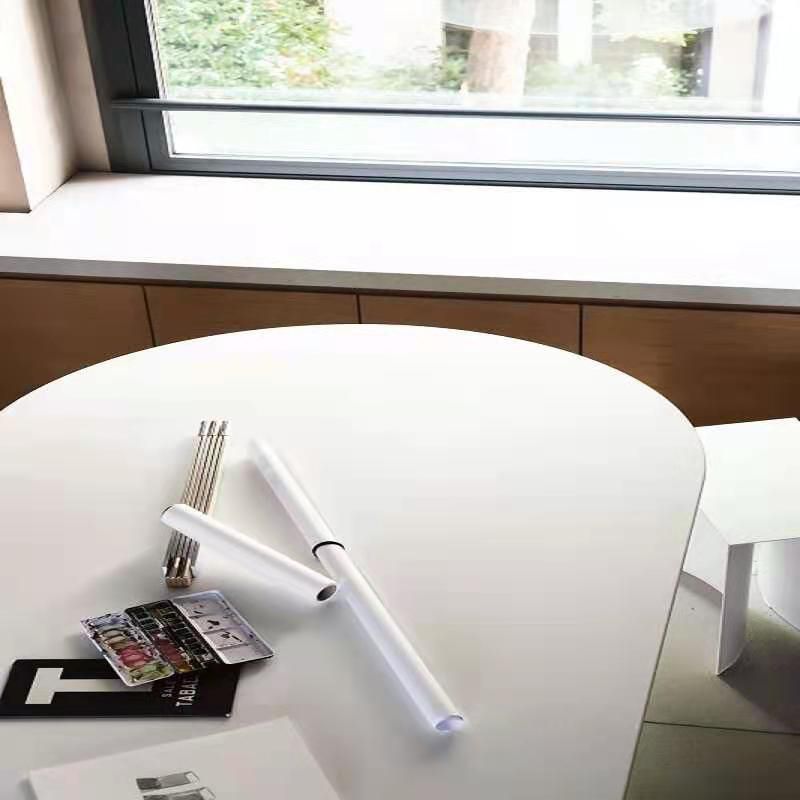 Eigentijdse ovaal kantoor bureau witte den houten schrijfbureau