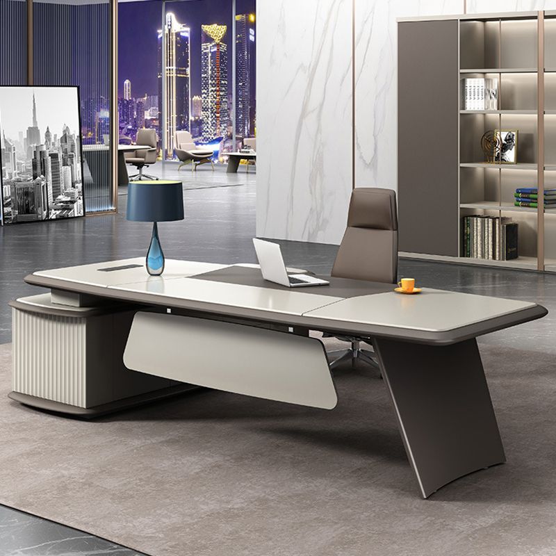 Scrivania per ufficio contemporanea scrivania esecutiva a forma di legno artificiale con 2 cassetti