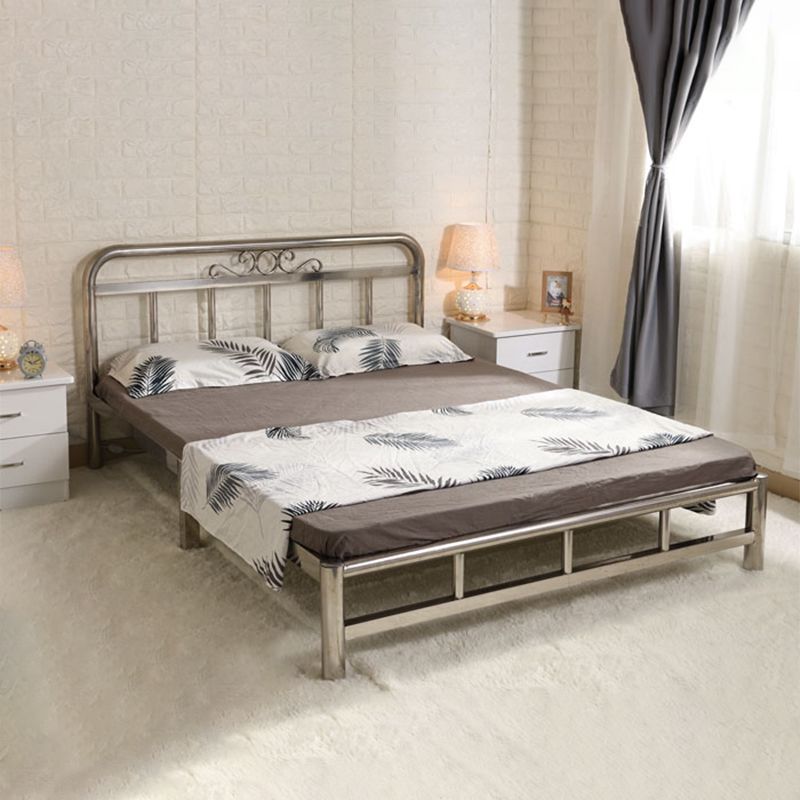 Lit en acier moderne argenté lit minimaliste rectangulaire avec des jambes en métal