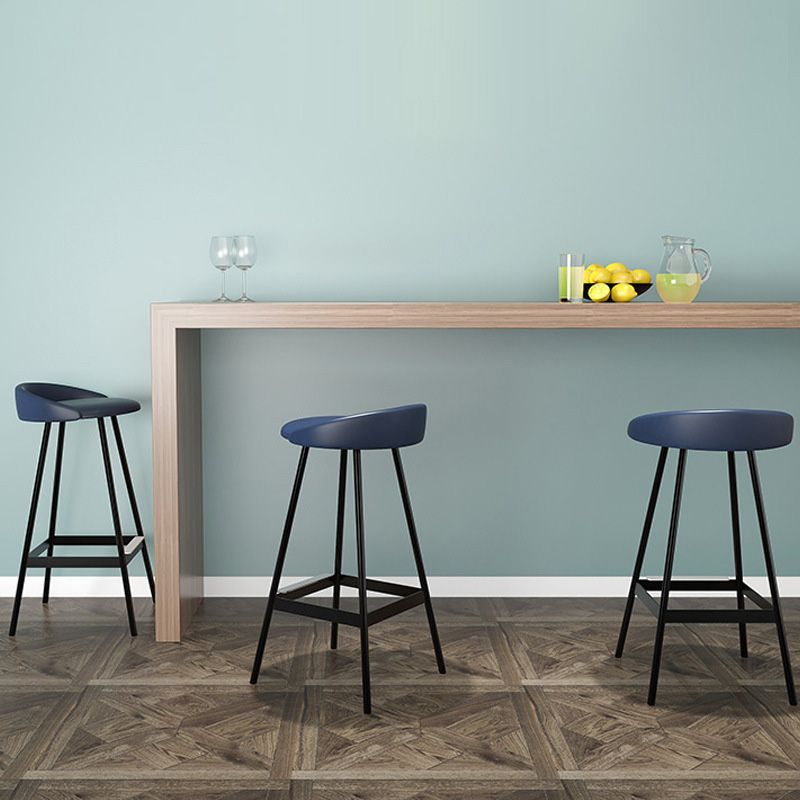 Industriële metalen barkruk lage rug faux lederen kussen in matte afwerking voor binnen