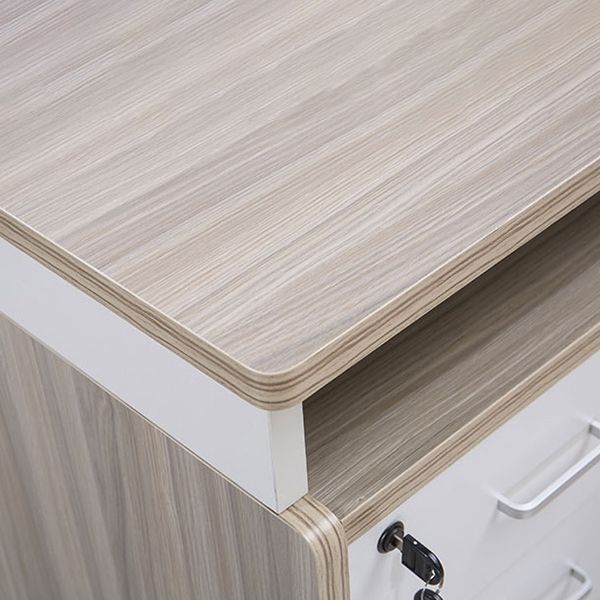 Scrivania del computer rettangolare in legno prodotto con gestione dei cavi e vassoio da tastiera