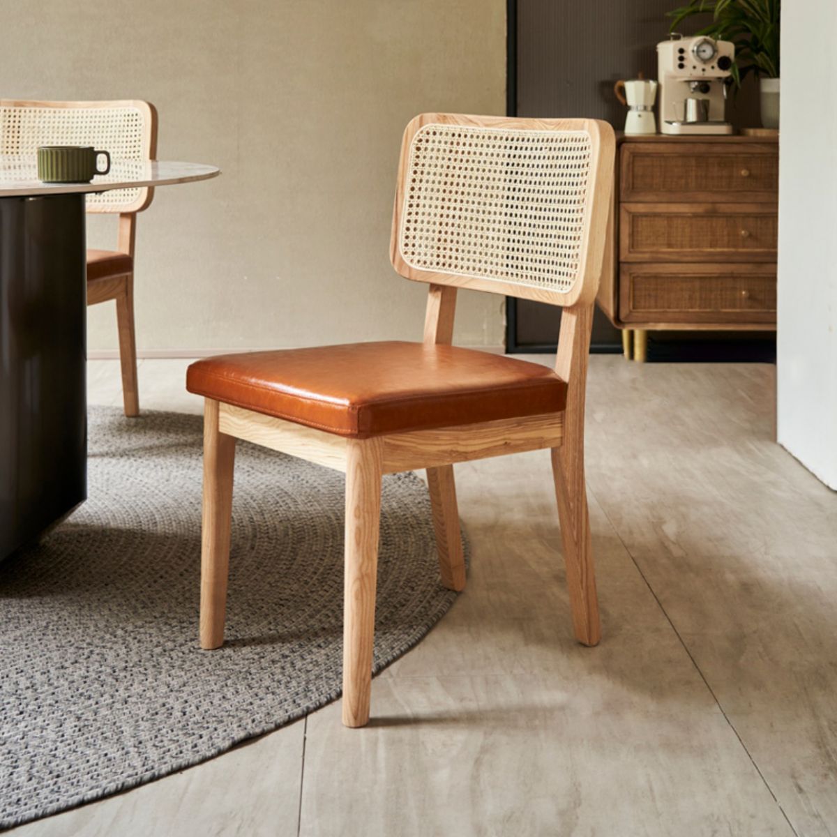 Ensemble de restauration moderne 1/4/5/7 PCS TABLE TOP TOP avec des chaises à ossature en bois massif