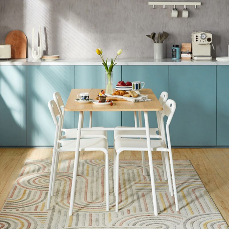 4人のための鋼鉄の脚を持つ現代の長方形の木製ダイニングテーブル