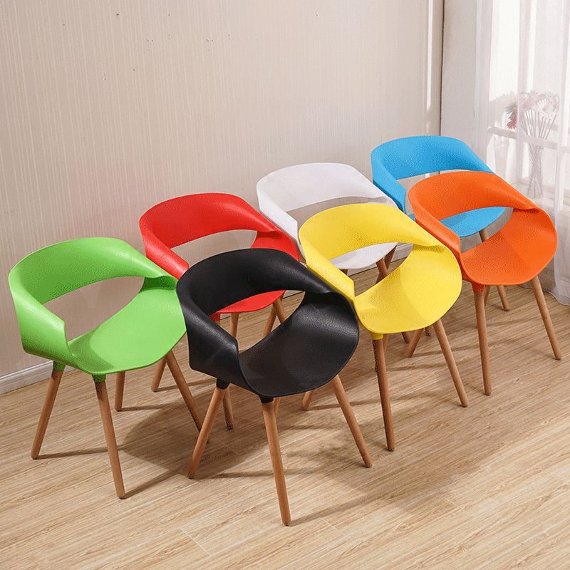 Silla de comedor estilo moderno Silla auxiliar con brazo de comedor y patas de madera