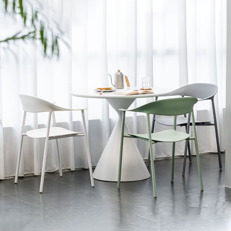 Moderne open achterzijde stoel plastic eetkamerstoel met metalen basis