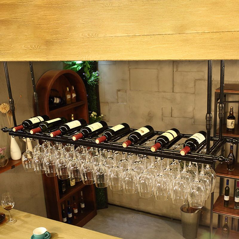 Botella de vino colgante de metal y rejilla de vidrio de vino industrial Casa de vidrio en negro y latón