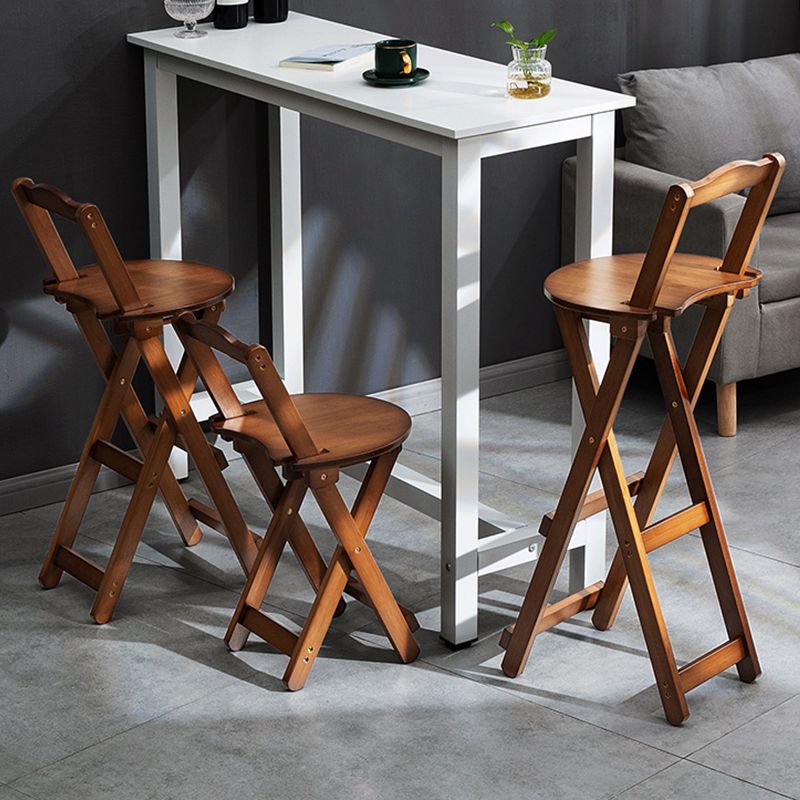 Sgabelli da bar per interni contemporanei in legno.