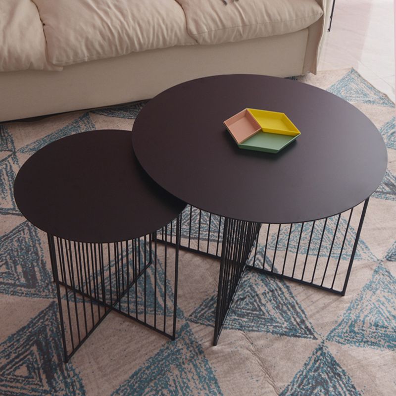 Mesa de centro moderna de hierro de mediados de siglo, mesa de cóctel con marco redondo de metal