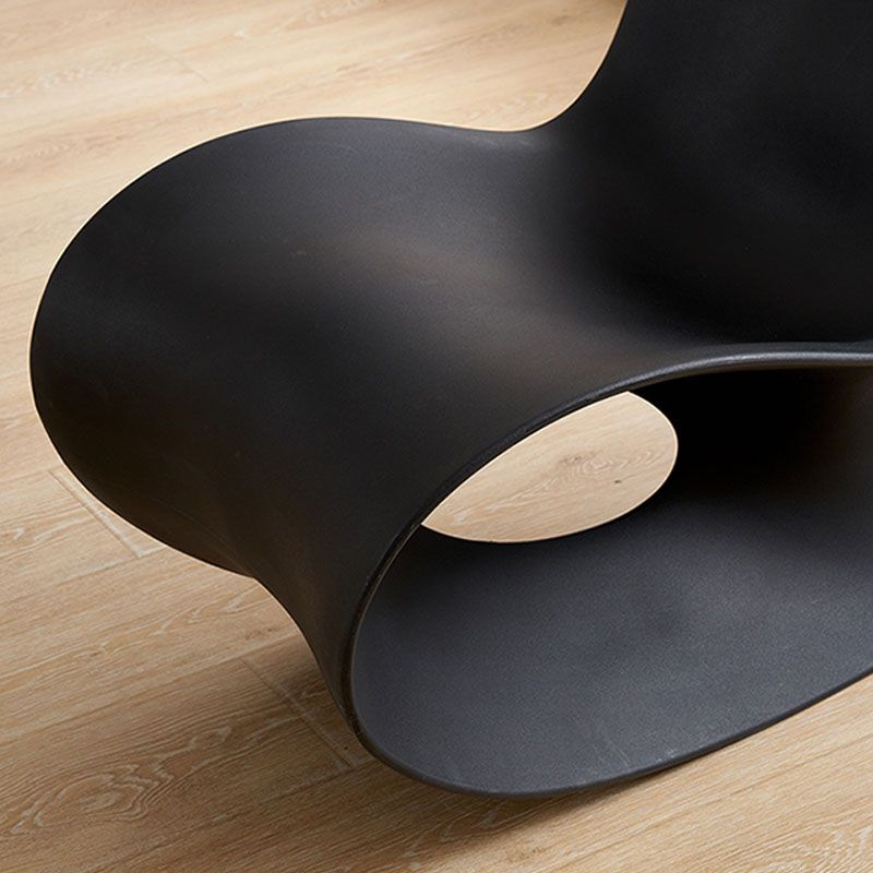 Chaise à bascule contemporaine chaise à bascule en acrylique de couleur solide sans accoudoir