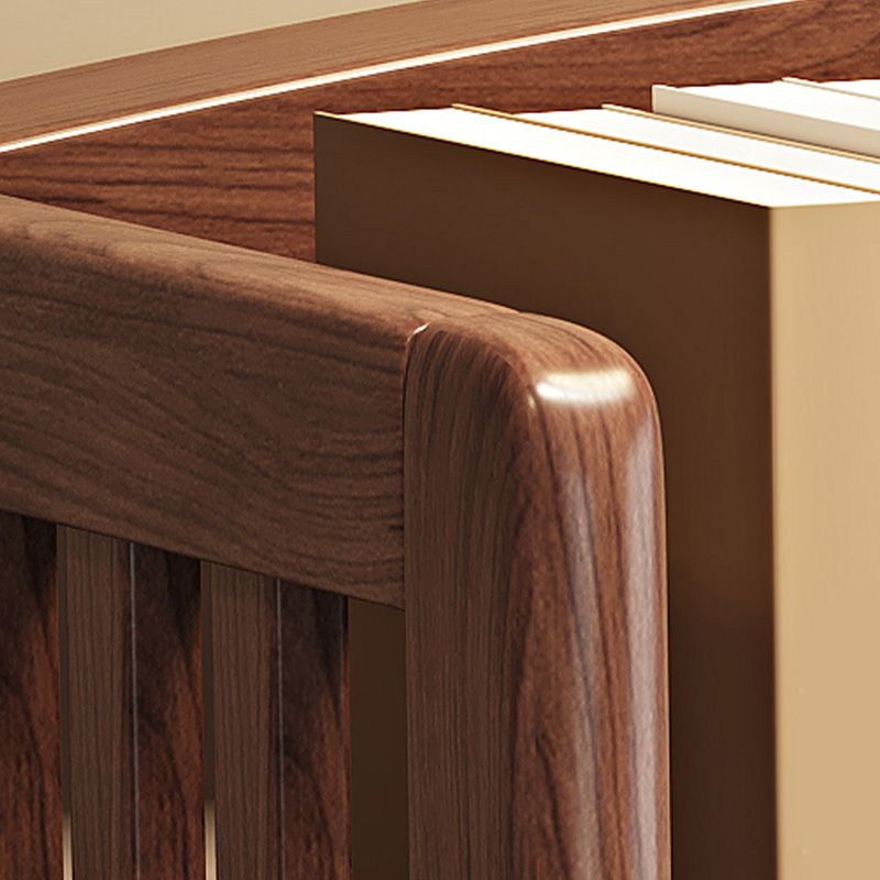 Estantería de estantería estándar escandinava abierta con estantes