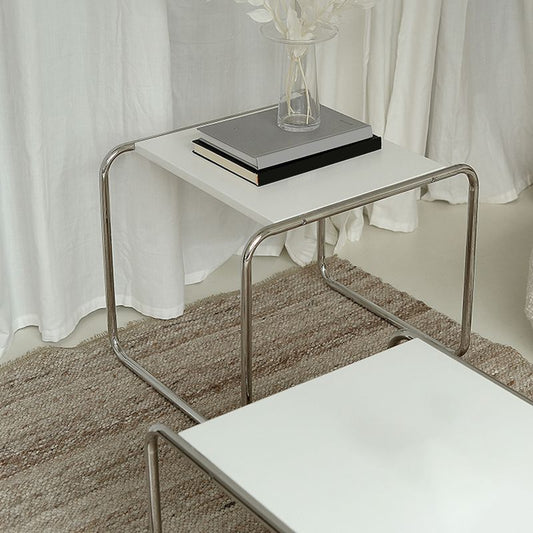 Mesa de café de madera maciza rectangular contemporánea con base de trineo de acero