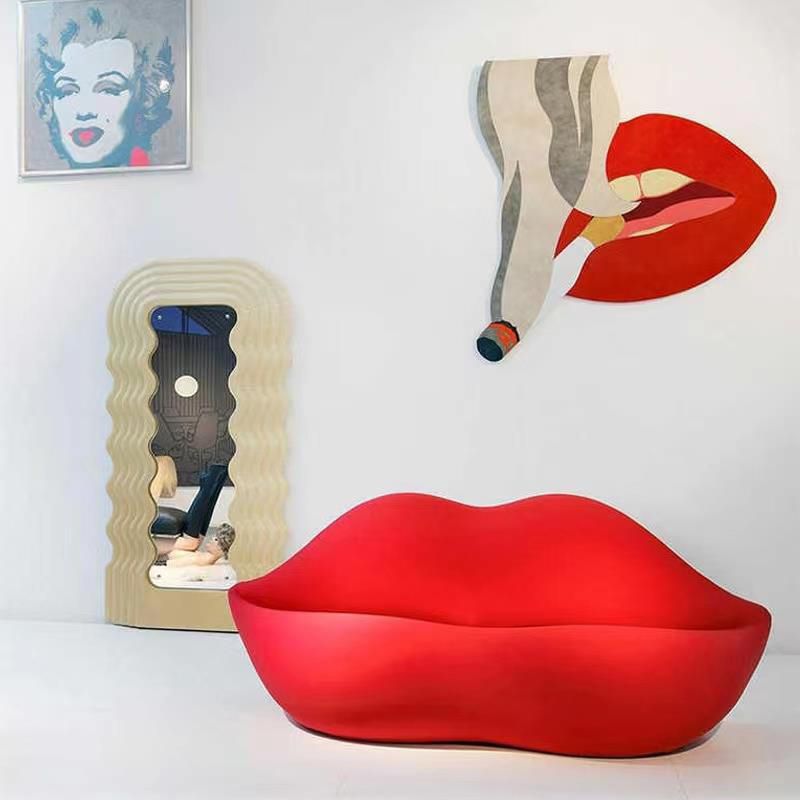 Soft de déclaration modernisme canapé stationnaire sur le thème des lèvres en rouge / or