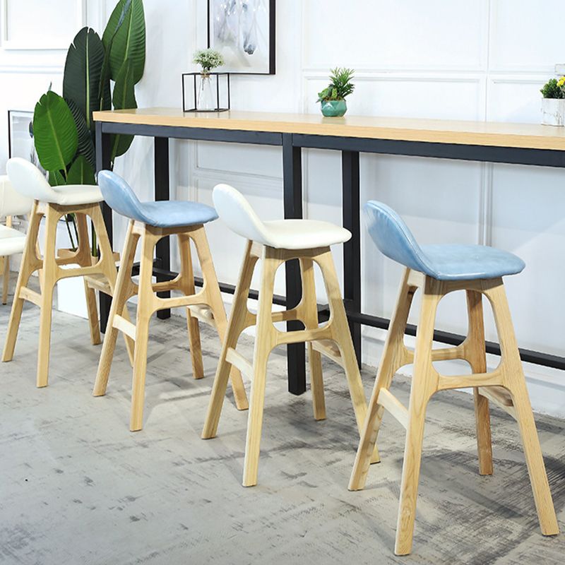 低い帯域装飾されたバースツール屋内スカンジナビアのソリッドウッドフレームバースツール