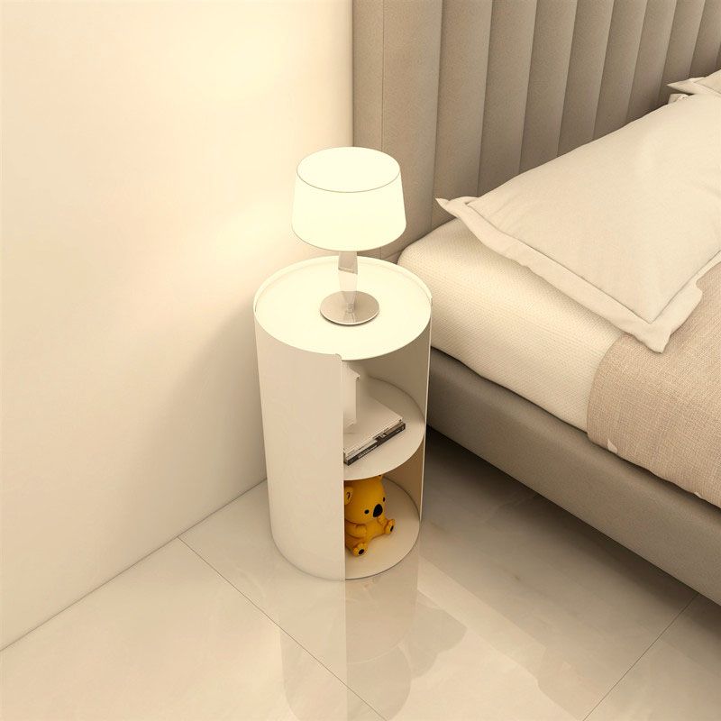 Cabinete de almacenamiento abierto contemporáneo Gabinete de metal Acento de metal Noche con estantes