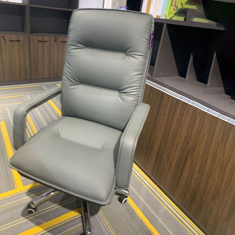Sedia moderna a braccia a fissa sedia da ufficio in pelle con ruote