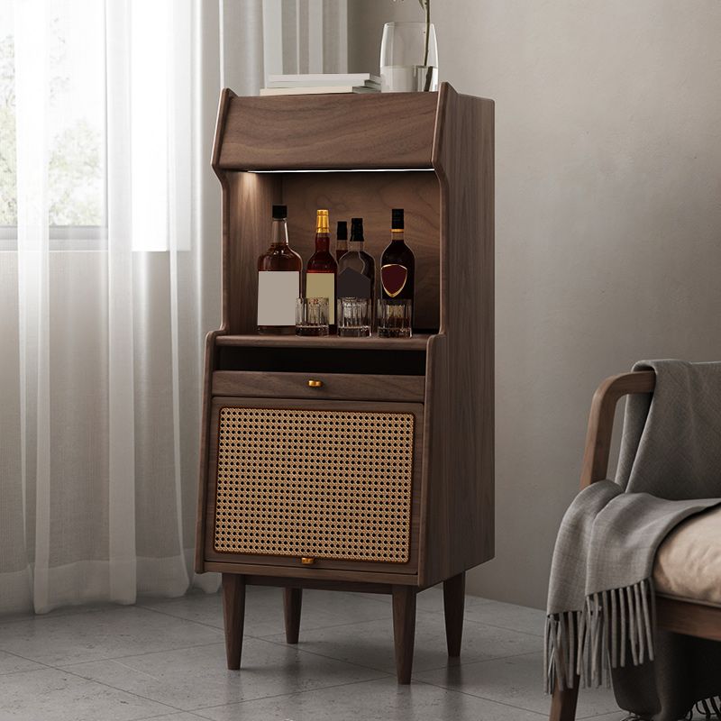 Accento moderno della metà del secolo Armadietto in legno massiccio con ripiani