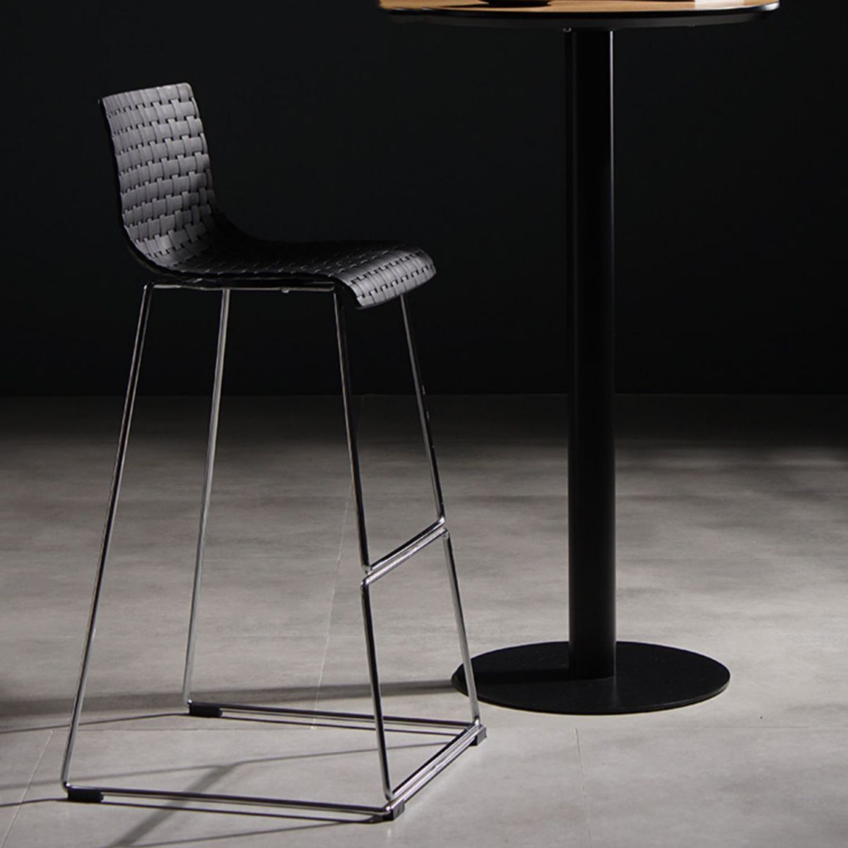 Industrial Bar-stool Plastic Counter Bar Stool for Kitchen Bar with Metal Legs Clearhalo 'Bar Furniture' 'Bar Stools' 'bar_stools' 'furn' 'furn_bar_stools' 'Furniture' 'furniture_bar_stools' 'Kitchen & Dining Furniture' 1200x1200_6a94f11f-794c-49d6-b4f5-563bb769126d