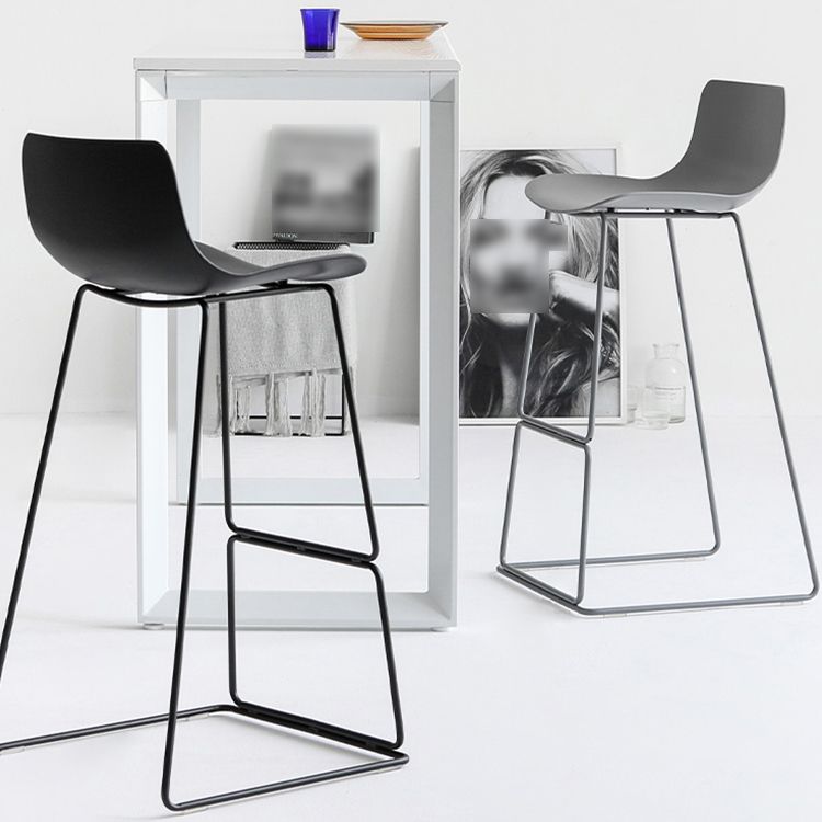 Modern Style Plastic Armless Stools Low Back Counter Stools with Metal Base Clearhalo 'Bar Furniture' 'Bar Stools' 'bar_stools' 'furn' 'furn_bar_stools' 'Furniture' 'furniture_bar_stools' 'Kitchen & Dining Furniture' 1200x1200_6ab4c607-39d6-4279-9d1c-9f1714b57dad