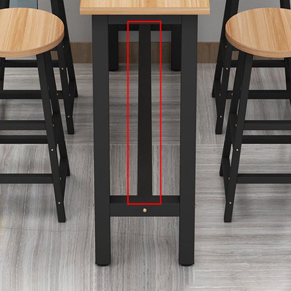 Moderner Thekentisch aus Holz mit rechteckiger Tischplatte und Bockgestell