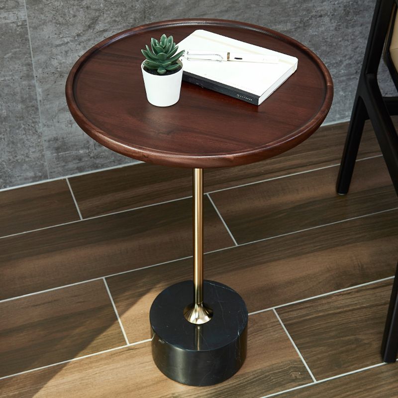 コンテンポラリーウッドラウンドトップサイドテーブル大理石の台座エンドテーブル