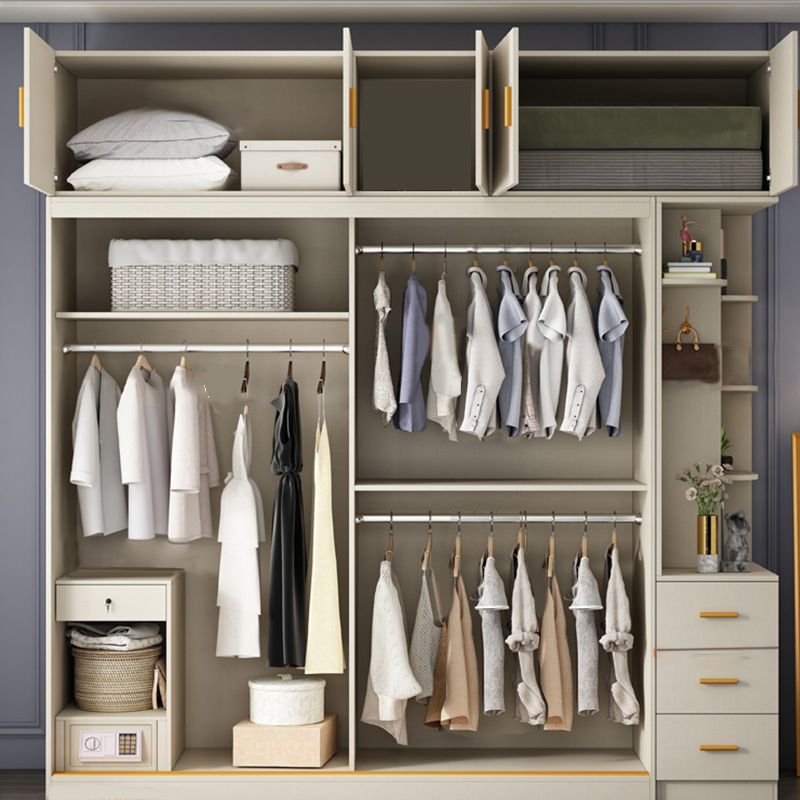 Porte scorrevoli della camera da letto Armadio in stile costiero.