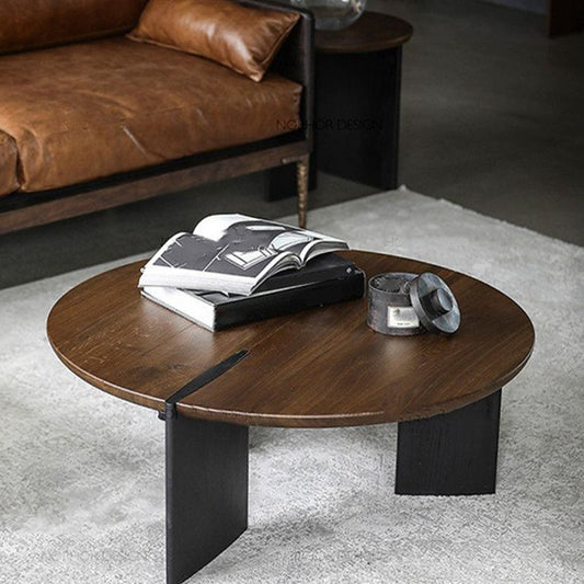 Mesa de cóctel de madera de pino escandinavo con tapa redonda y base negra