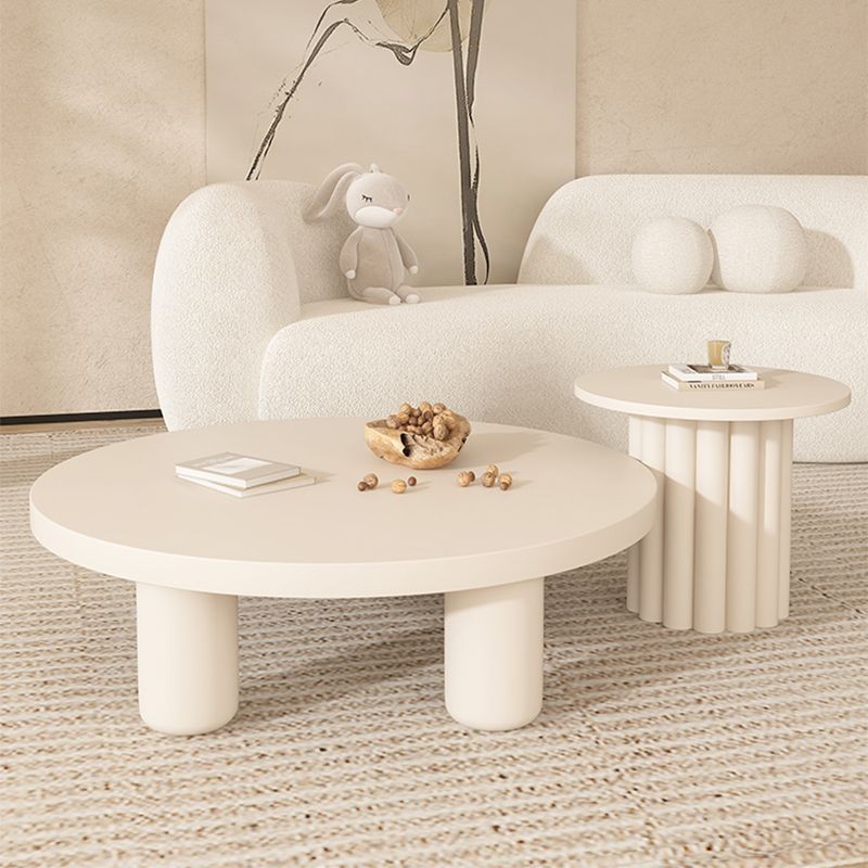 Table basse contemporaine en bois ou table de bout avec 4 pieds