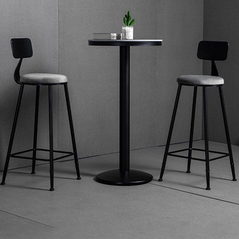 Taburete de bar moderno sin brazos con respaldo, taburete de hierro con cojín de terciopelo para Bar