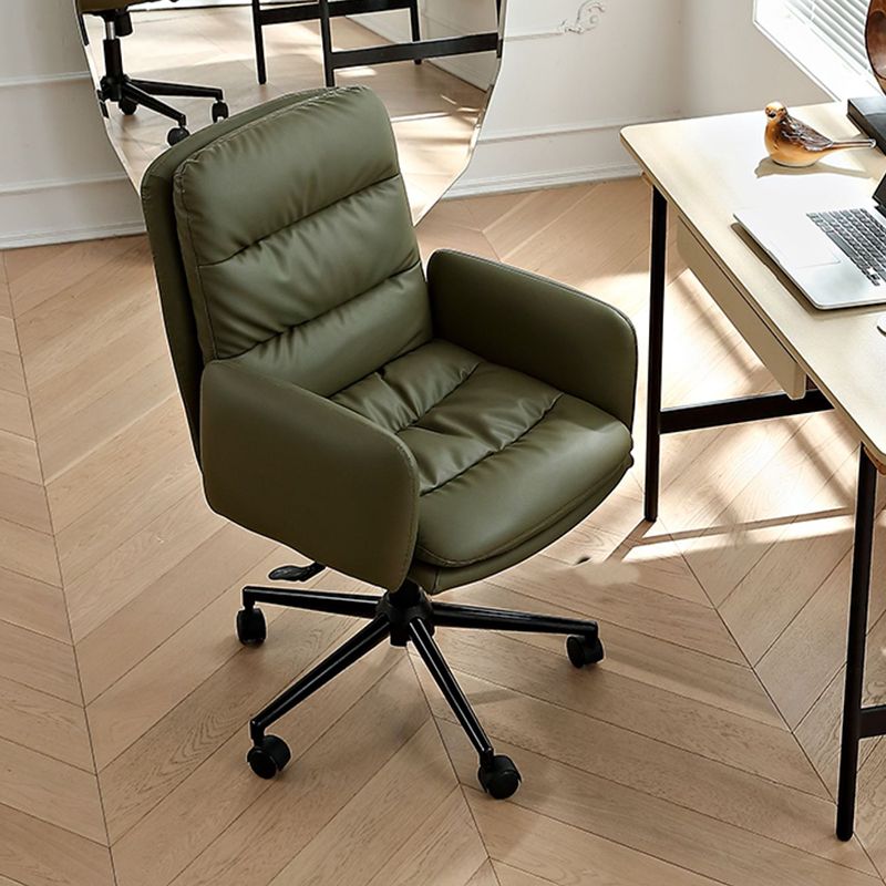 Silla de oficina de cuero moderna altura del asiento ajustable brazos fijos silla giratoria con ruedas