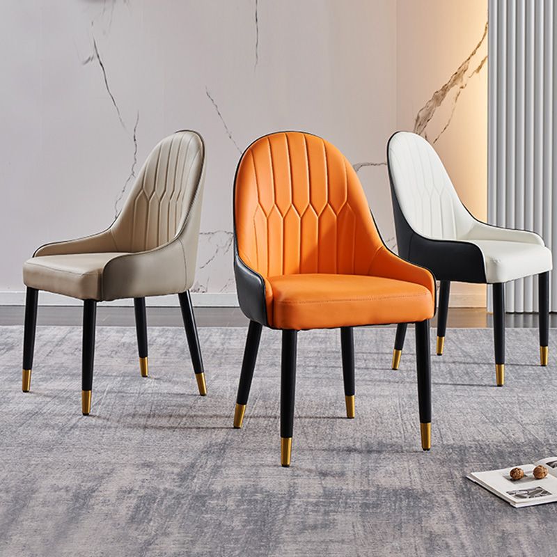 Glam -gestoffeerde eetkamerstoel Faux Leather en Metal Dining Accent Chair