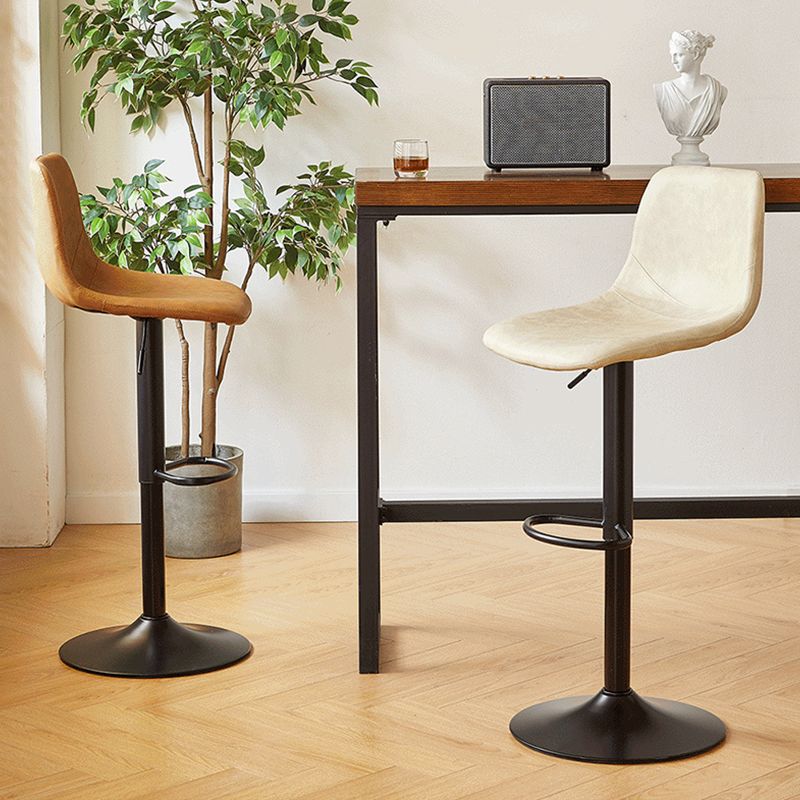 Tabouret de comptoir sans accoudoirs à dossier industriel, tabouret de bar réglable en fer avec coussin en cuir