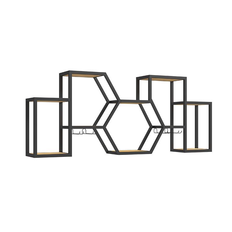 Bouteille de vin mural industriel et grille-vins en métal.