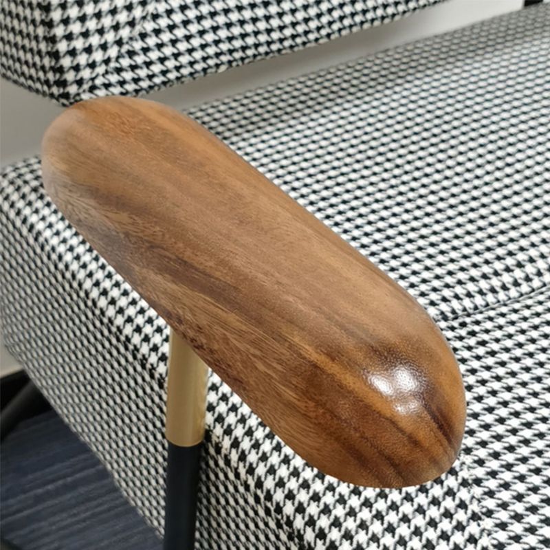 Zeitgenössische Stoffarme mit schwarzen Beinen Akzent -Sessel enthalten