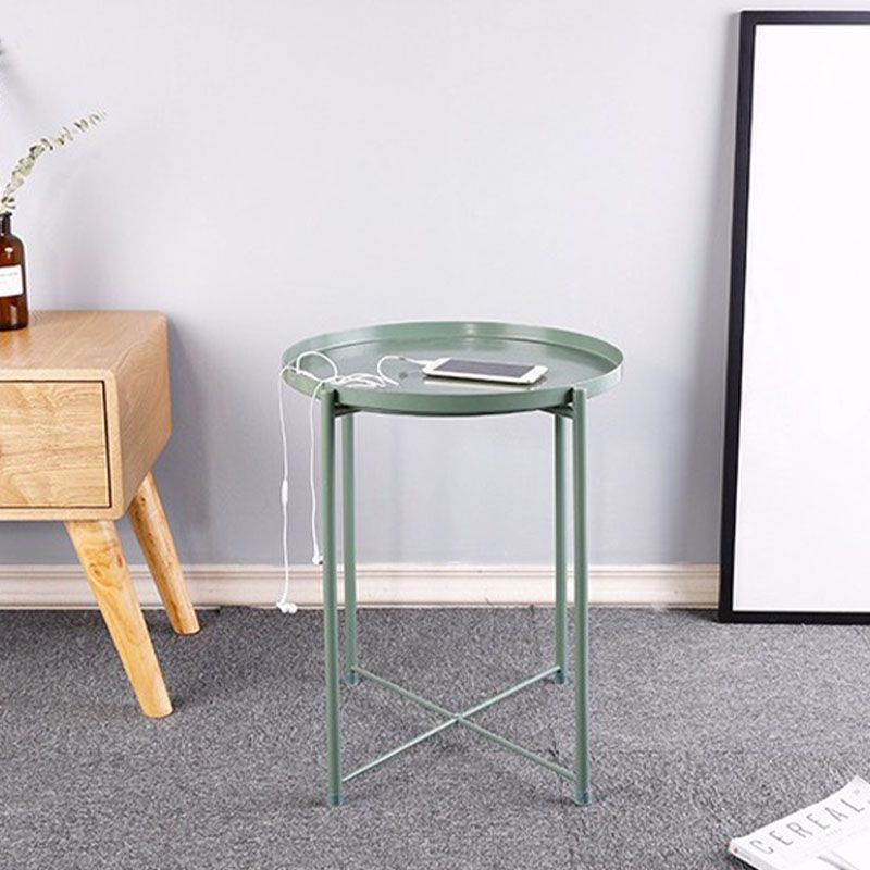 Mesa superior de la bandeja redonda de metal de mediados de siglo Mesa a la altura de las patas cruzadas de 20.5 pulgadas