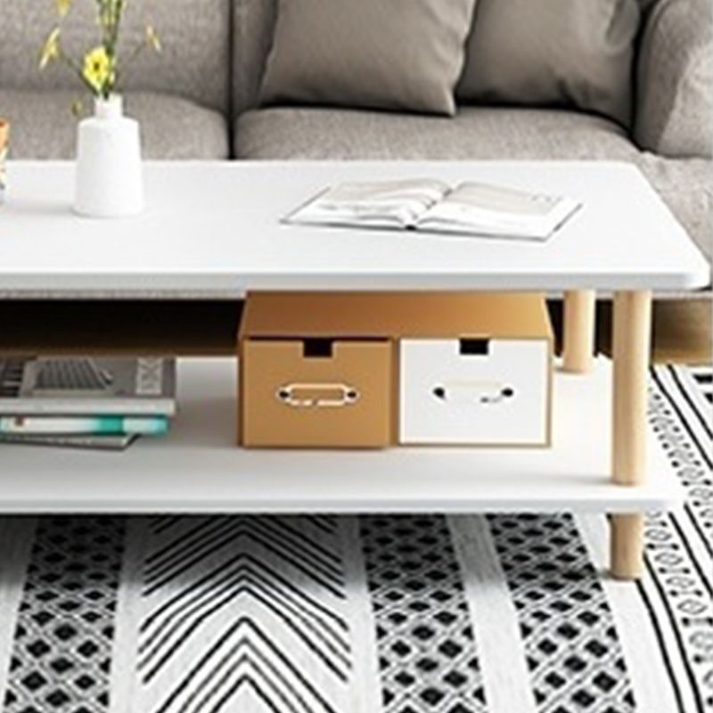 Zeitgenössischer rechteckiger Couchtisch aus Holz mit einer Höhe von 16,92 Zoll und Ablage