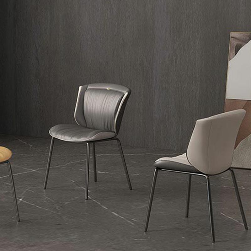 Moderne faux lederen eetkamerstoel vleugelback zijstoel in matte afwerking