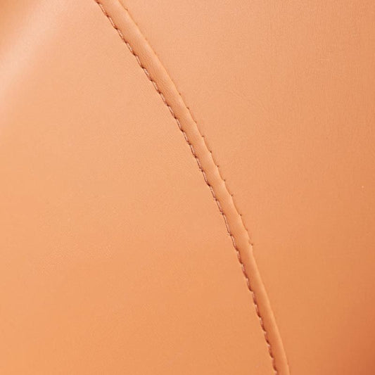 Chaise de glamour du bras à ailes en cuir avec des jambes en bois massif à cendre foncé