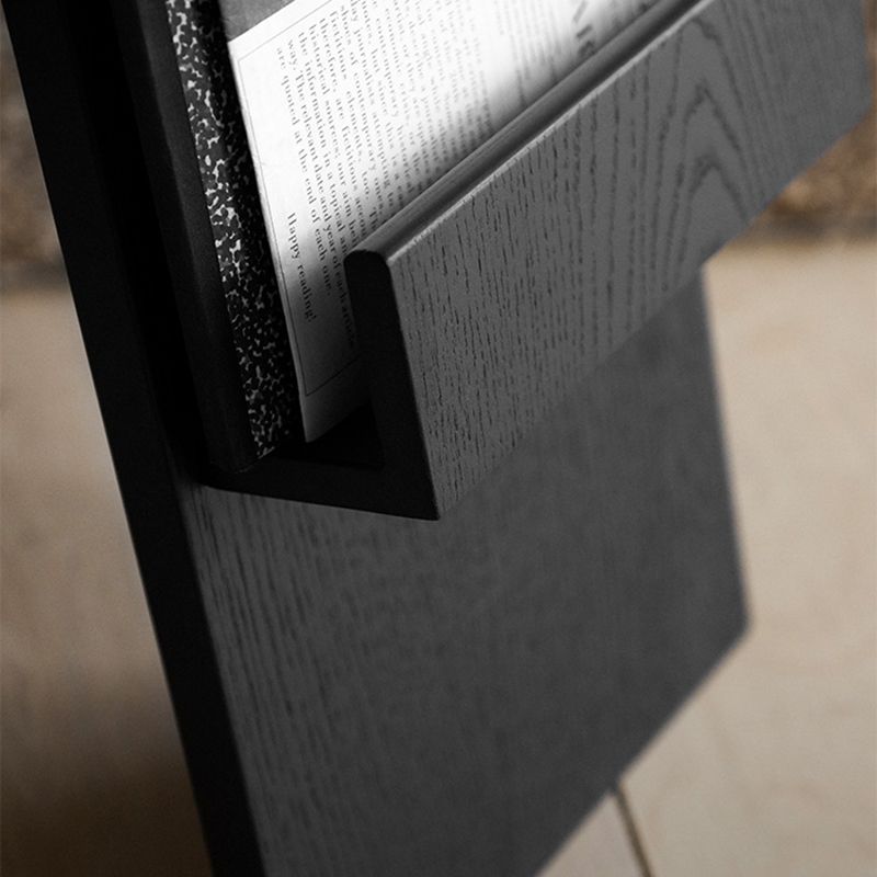 ソリッドウッドアブストラクトサイドテーブルナチュラル/ブラック22.44インチ幅のエンドテーブル