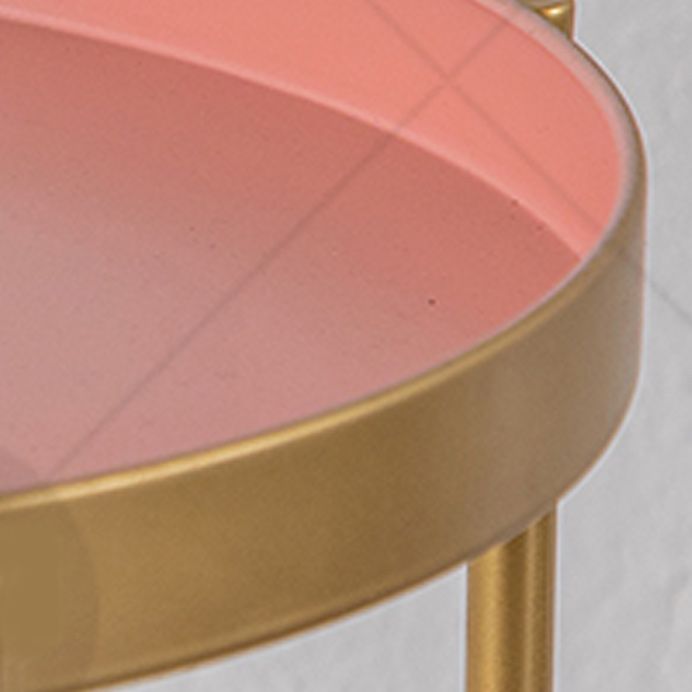 Tavolo laterale superiore del vassoio rotondo della metà del secolo Metal 4 gambe tavolino con scaffale