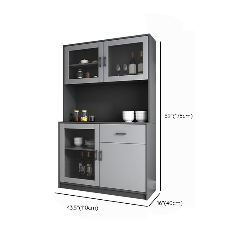 A buffet per la sala da pranzo con pranzo a pranzo contemporaneo